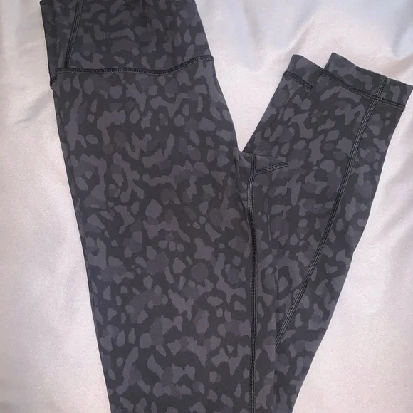Lululemon leggings (size 4) - Picture 2 of 2